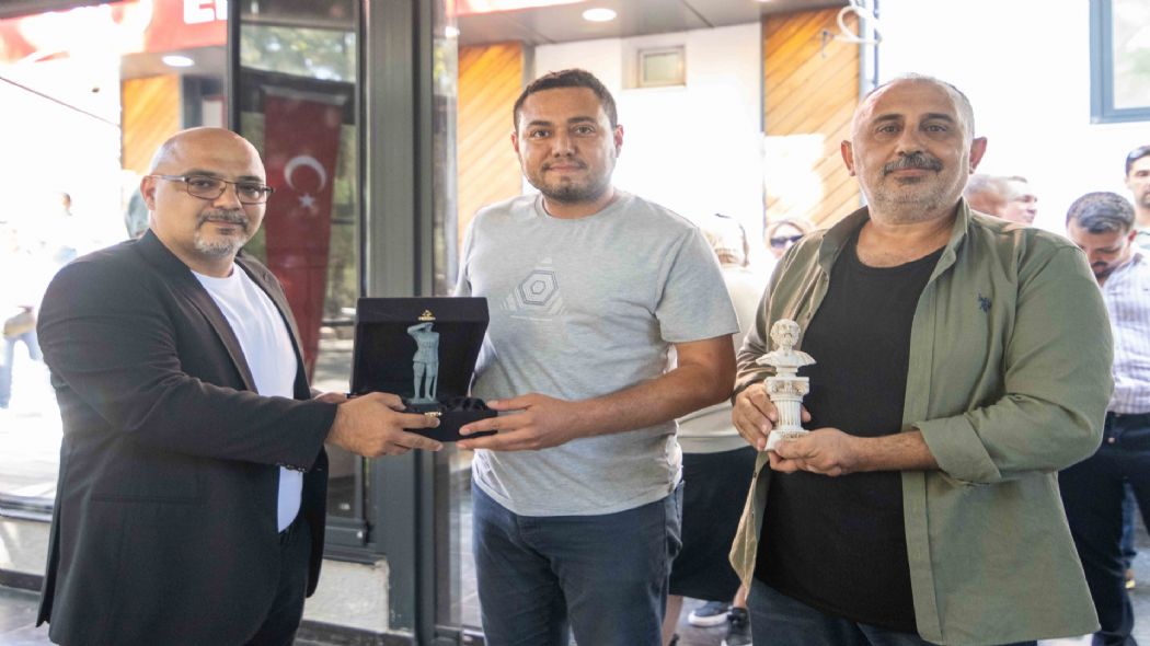 Erosun hikyesi Bornovada umut oldu