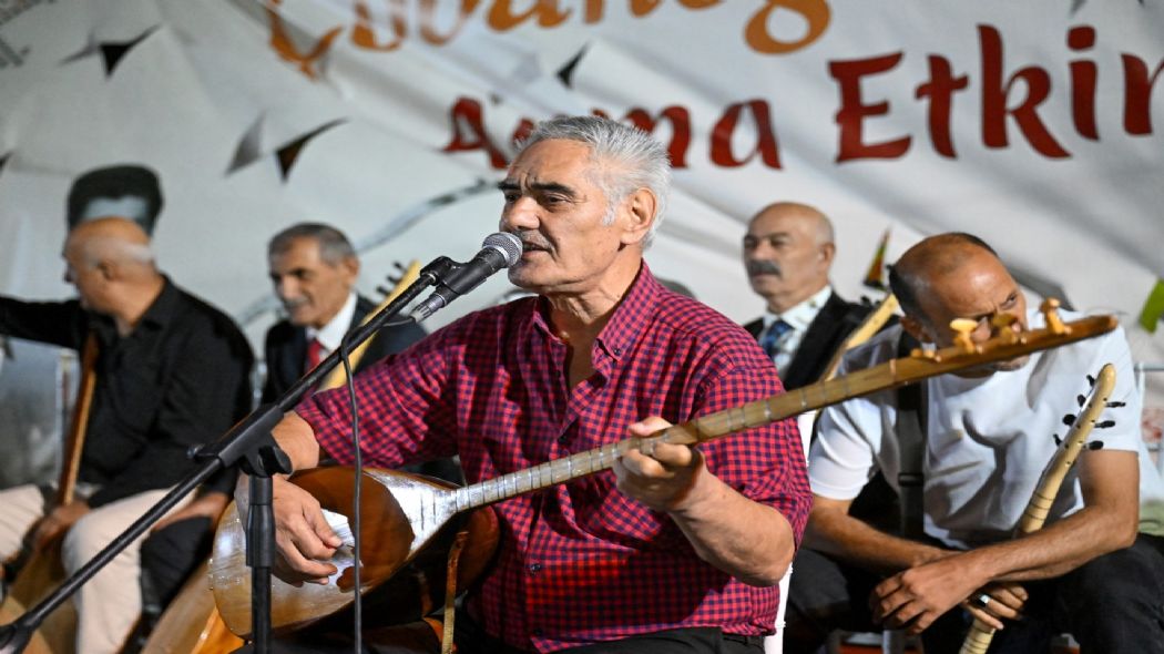 Halk Ozan Murat obanolu ansna dzenlendi, byk ilgi grd.