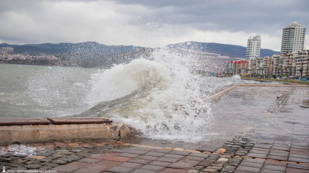 Bakan Soyer, deniz kabarmasnn tsunami etkisi yaratt Kordonda