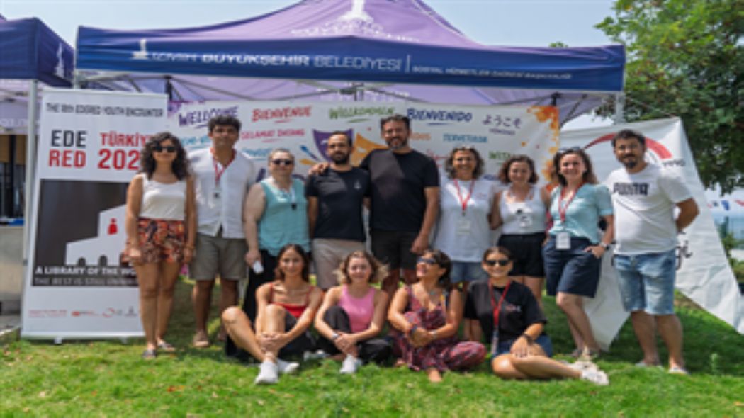 �zmir�de Avrupa Drama Bulu�mas�: Gen�ler ortak hik�yeler yaz�yor.