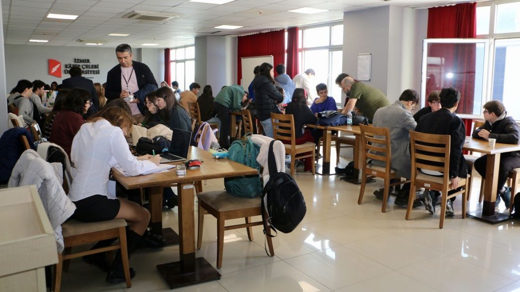 ��renciler Yapay Zeka Destekli Su ve At�k Y�netimi ��z�mleri ��in Harekete Ge�ti