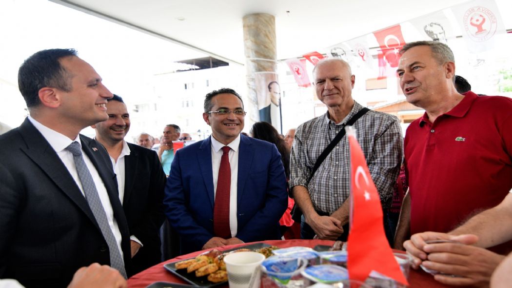 Bornova Belediyesi, emektar brokratn onurlandrd