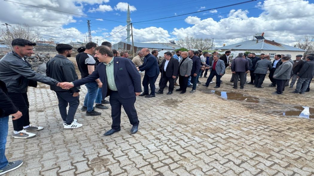 VEK�L FIRAT, TEKMAN VE KARAYAZI�DA HALKLA BULU�TU