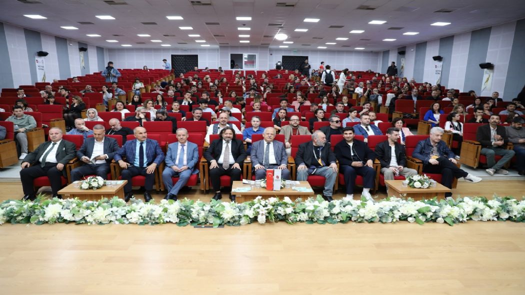 �zmir�in Yeni Sanat Rotas�nda �d�ller Sahiplerini 