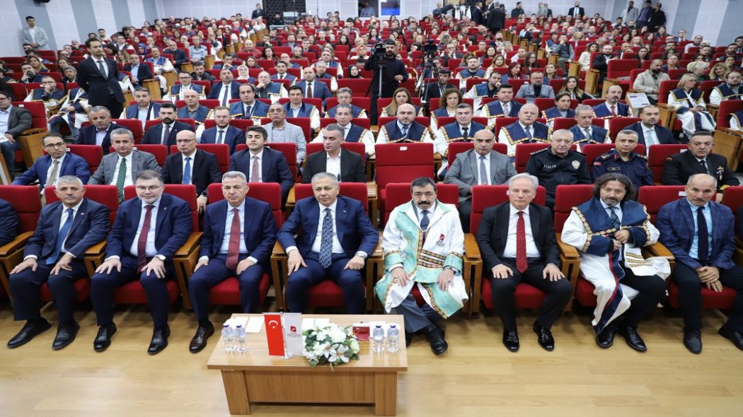 Bakan Yerlikaya Akademik Al Trenine Katld