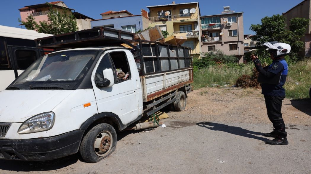 Bayrakl'da hurda aralar kaldrlyor