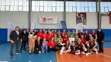 EV�N�N SULTANLARI FO�ADA F�LEYE UZANDI